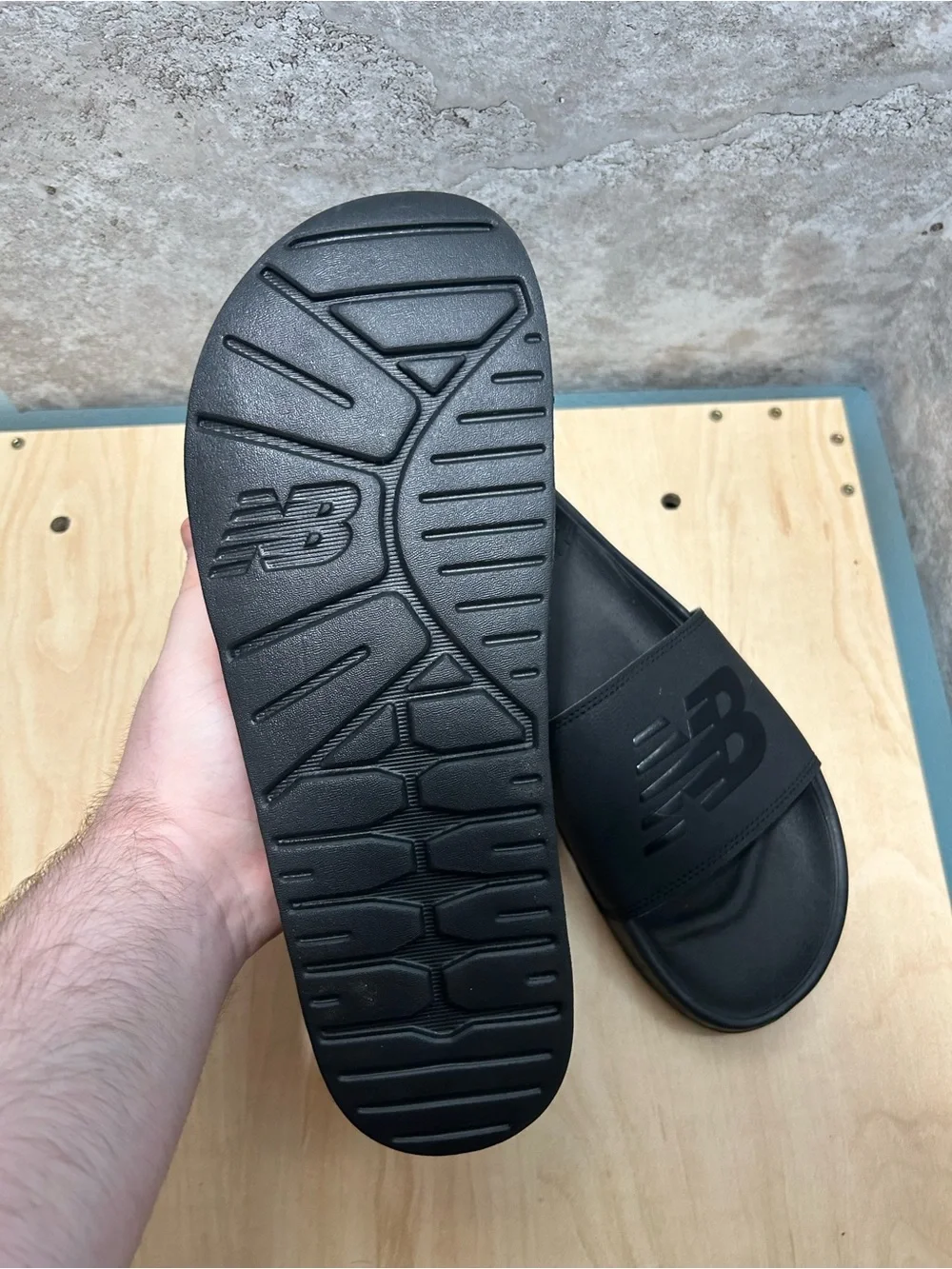 black New Balance 200 slip-on slide sandals men’s size 11